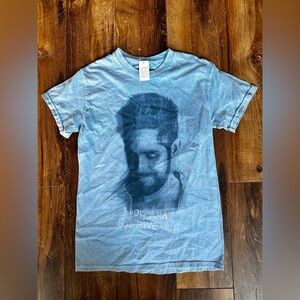 Thomas Rhett size small shirt